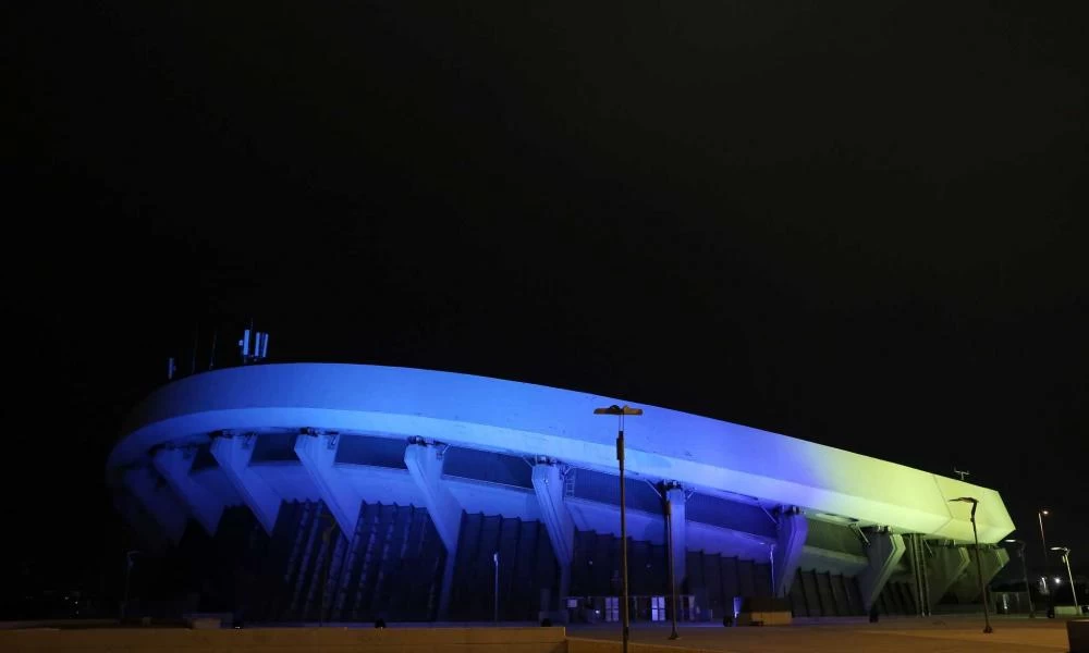 Ρώσικη εισβολή: Μετά την Ελληνική Βουλή και το ΣΕΦ φωτίστηκε στα χρώματα της Ουκρανίας